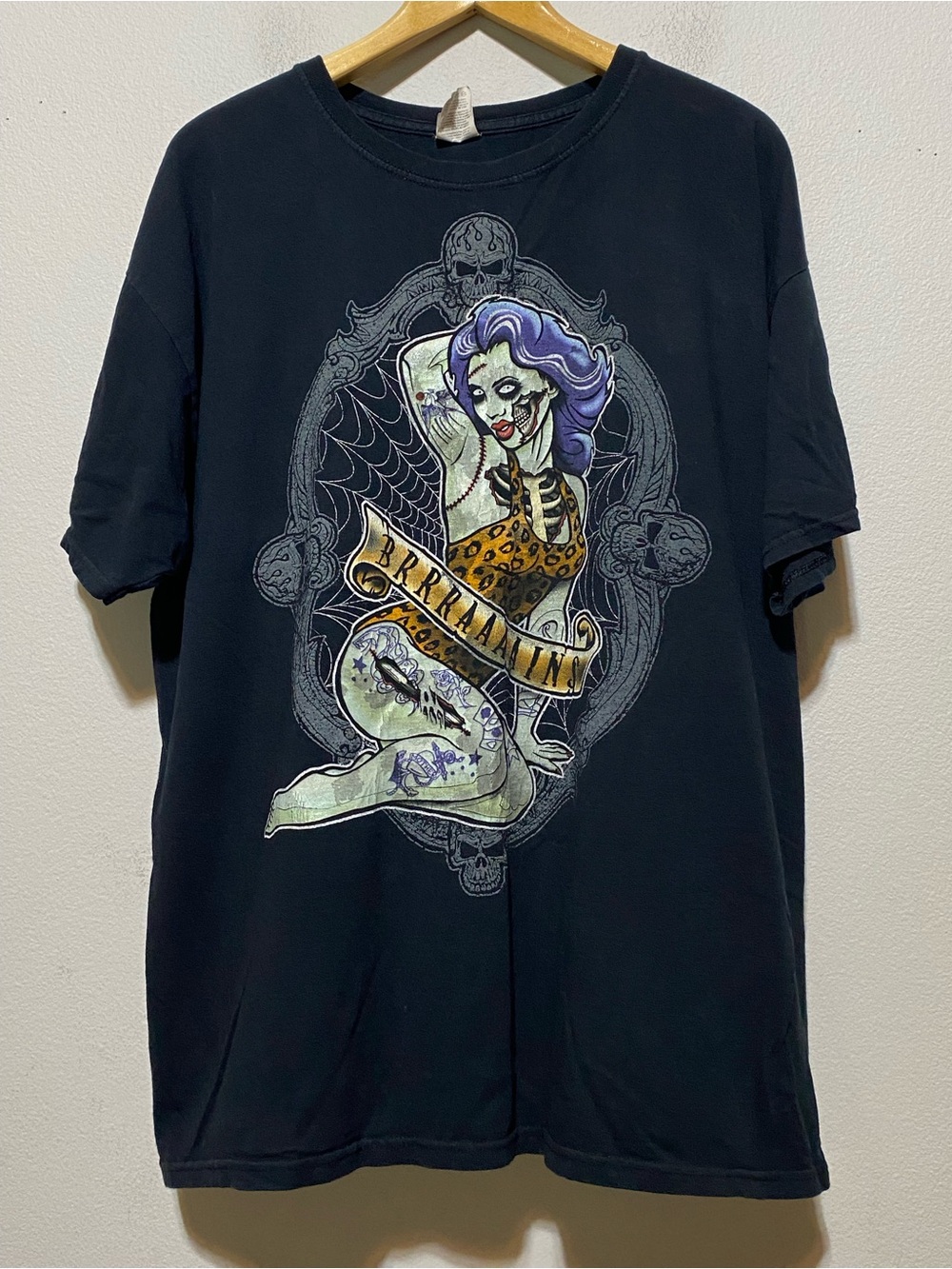 Halloween Zombie T-Shirt Mens Unisex XL Pinup Girl "Brrraaaains" Glow In Dark